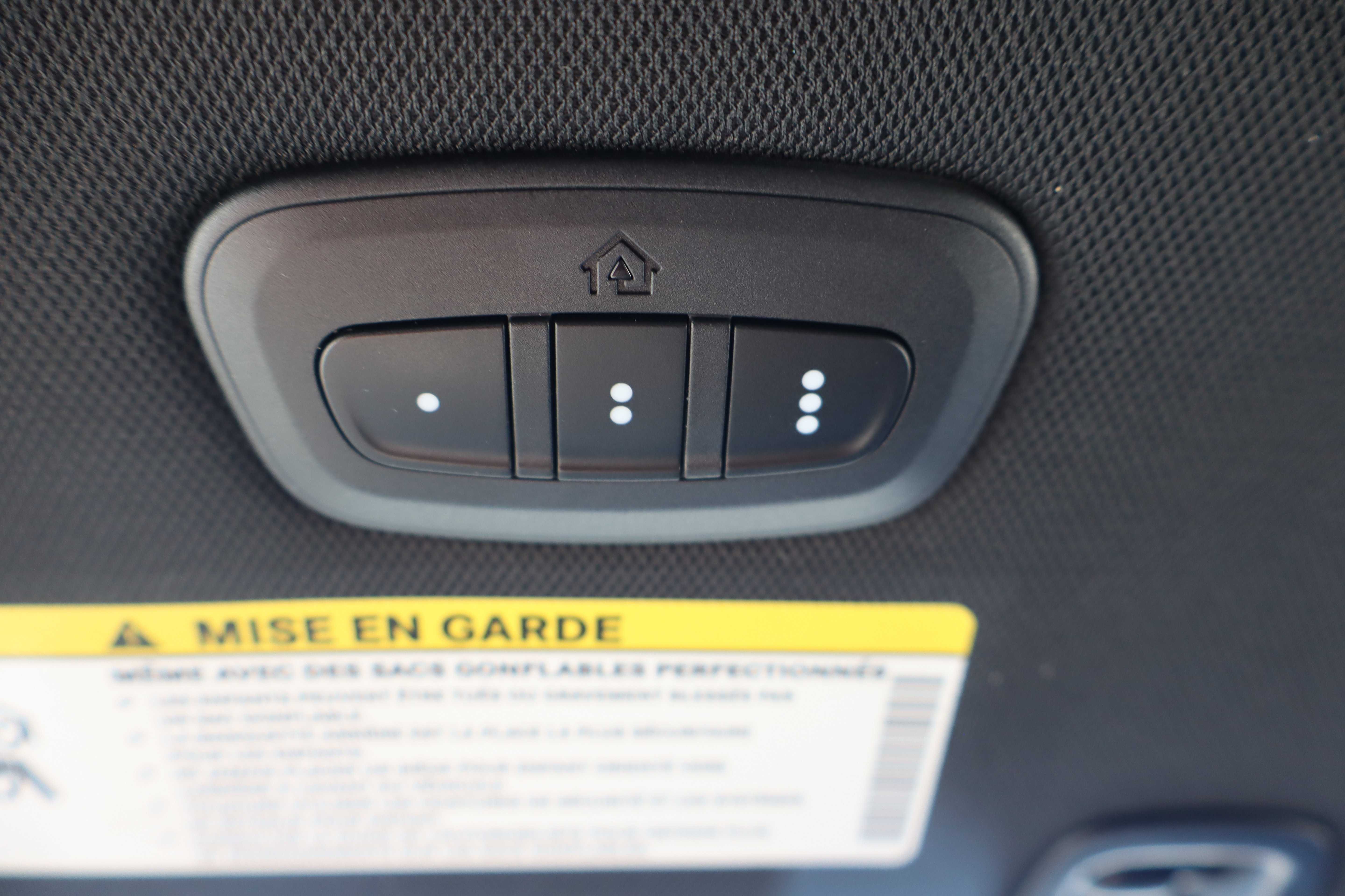 Used 2025 Chrysler Pacifica Limited FWD image 29
