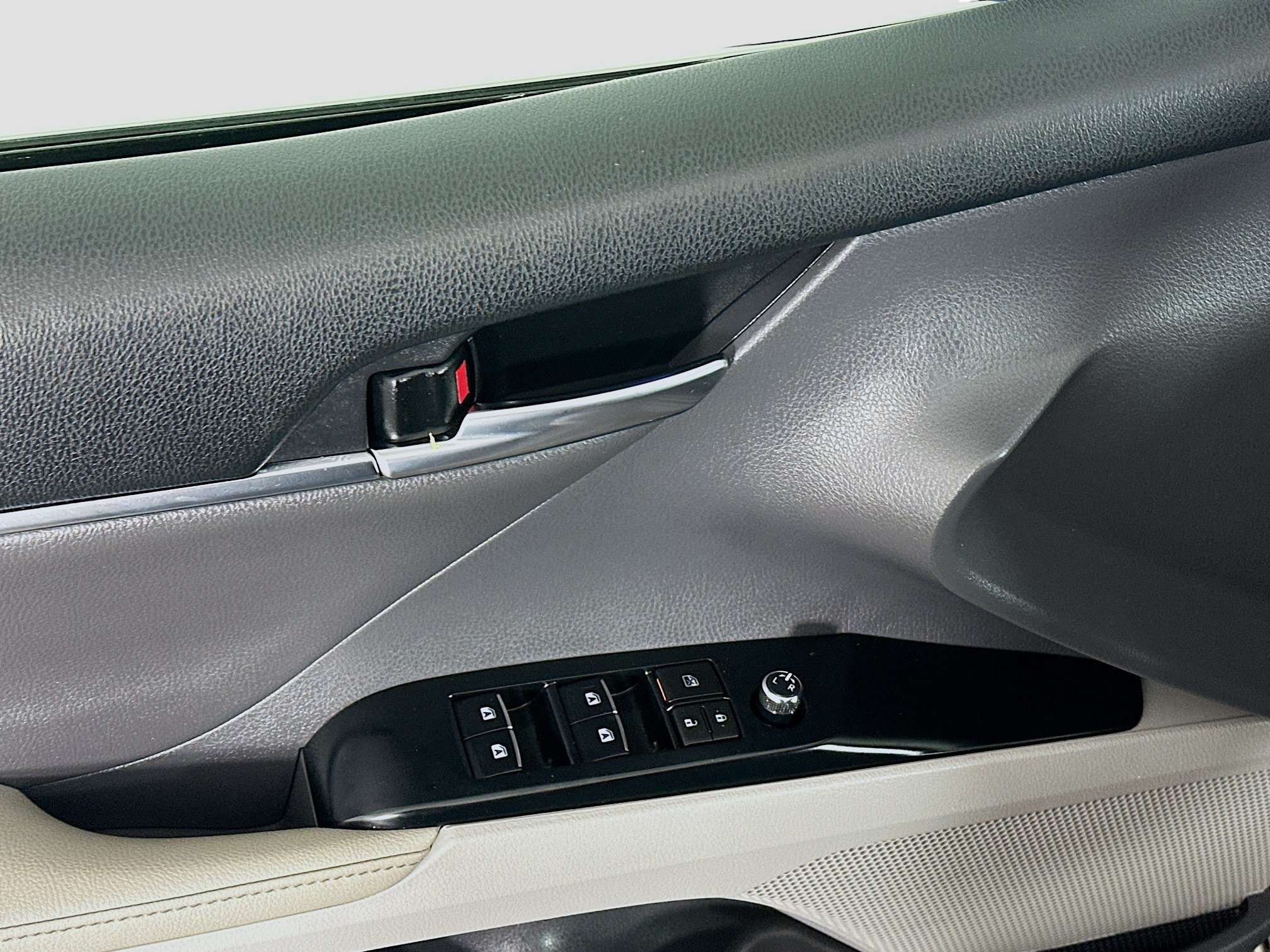 Used 2019 Toyota Camry XLE FWD image 15