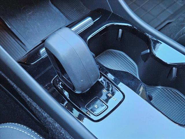 Used 2022 Volvo XC40 P8 Recharge Plus image 17