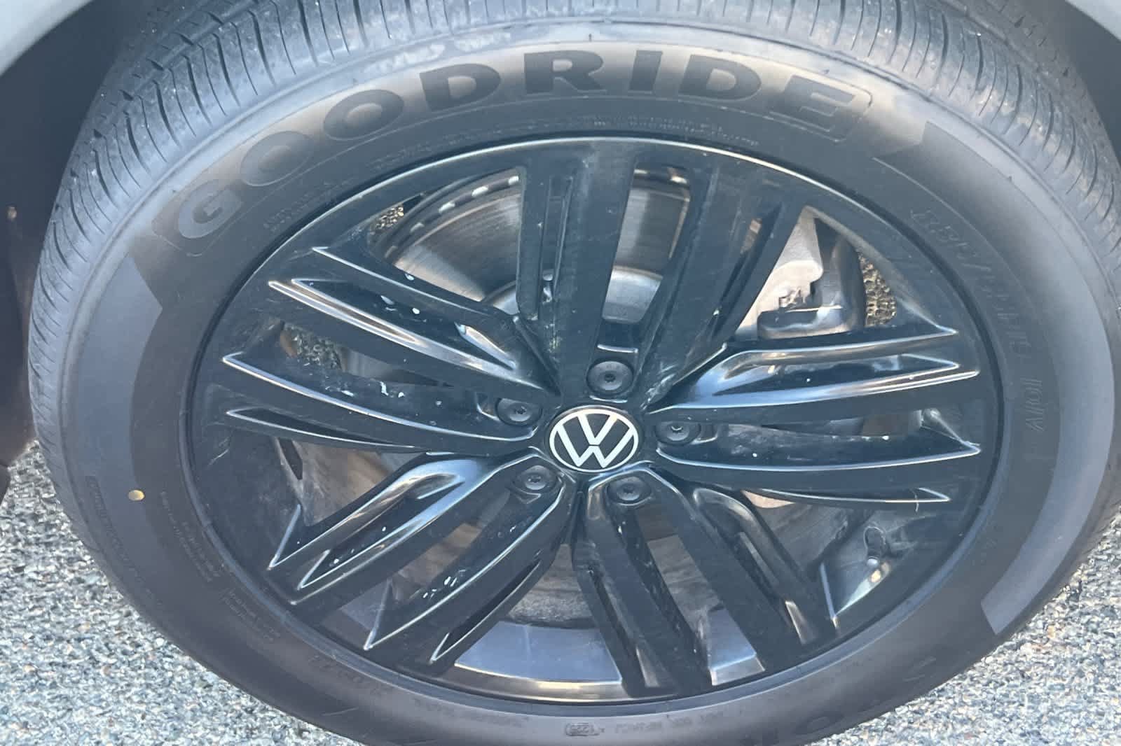 Used 2022 Volkswagen Tiguan SE R-Line FWD image 15