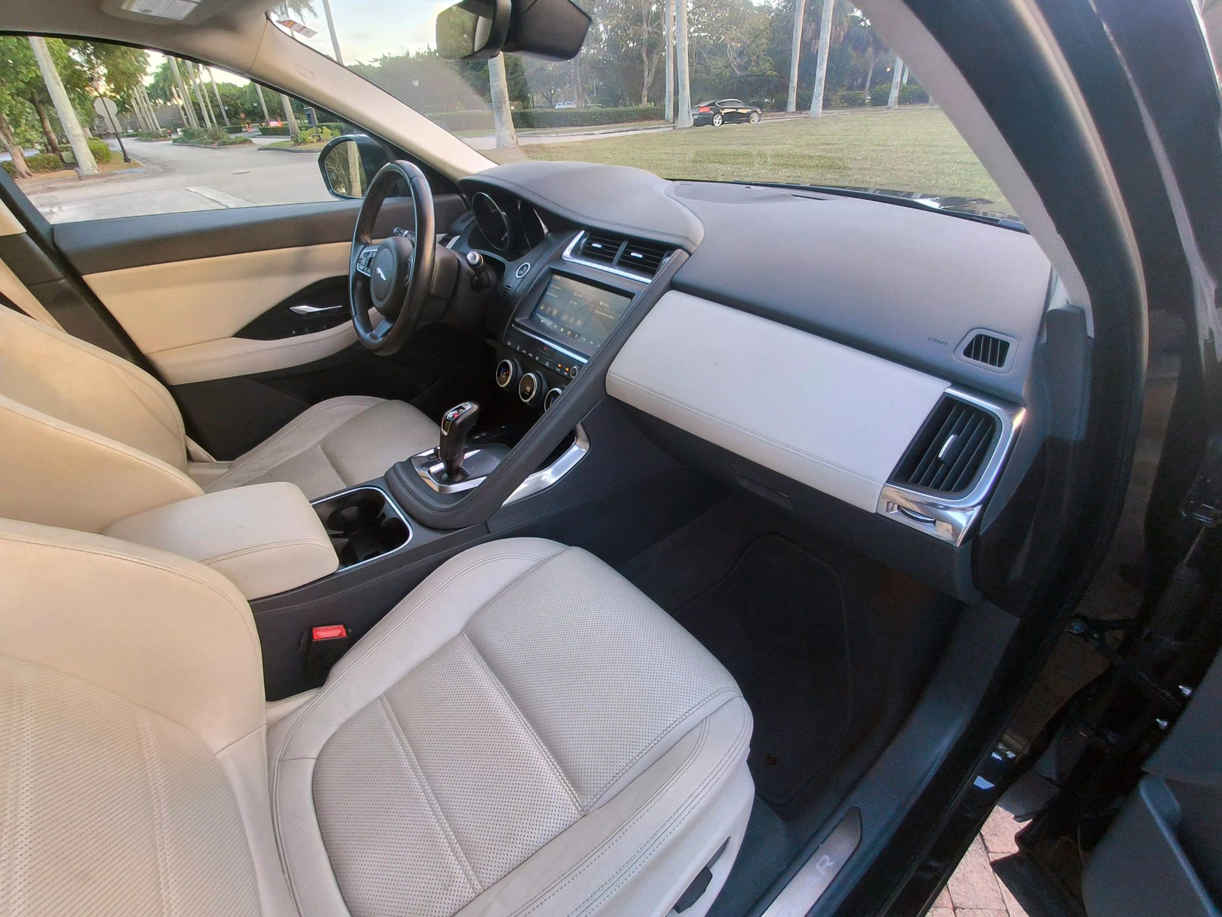 Used 2018 Jaguar E-PACE S image 33