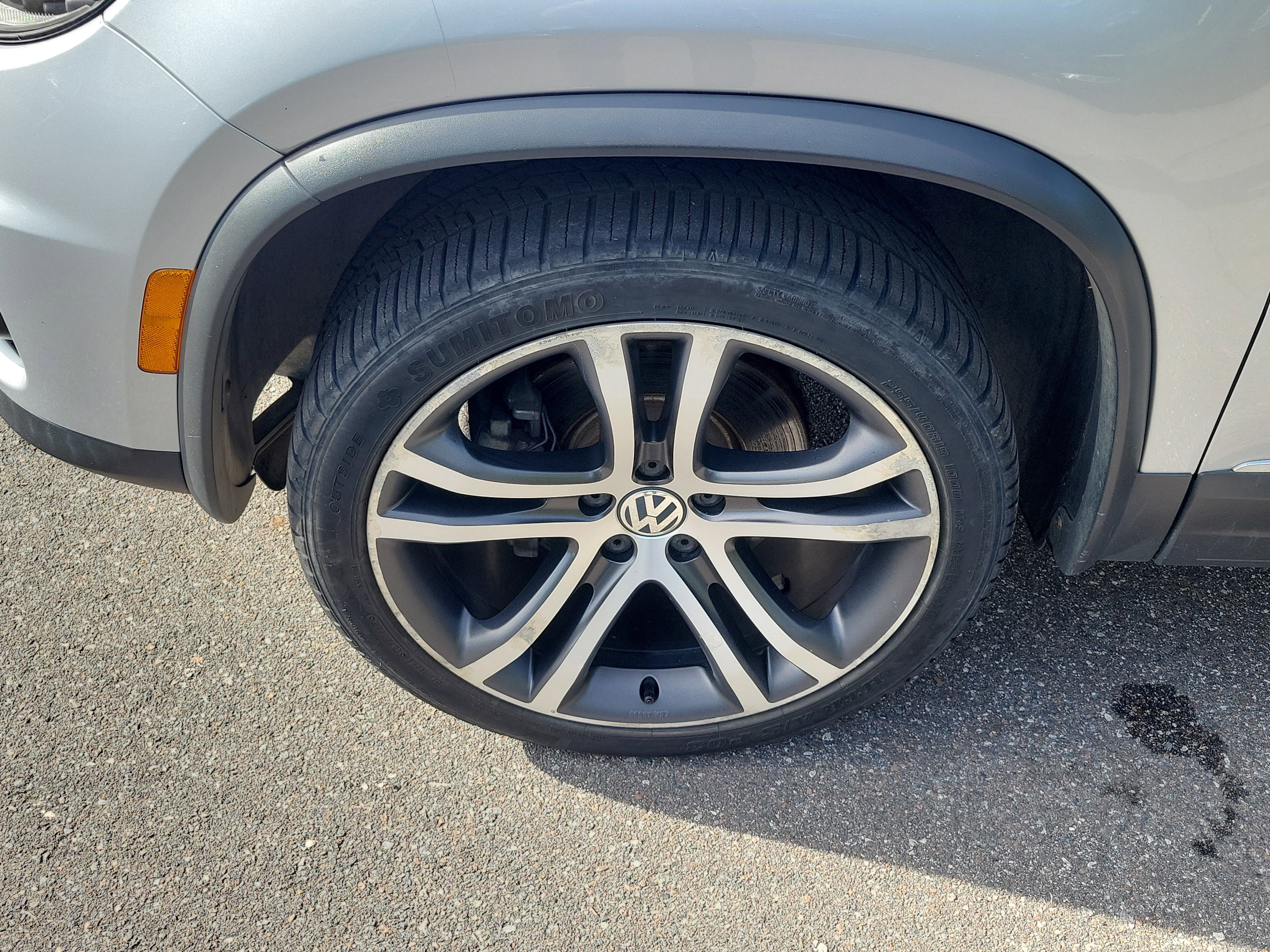 Used 2017 Volkswagen Tiguan SEL image 40