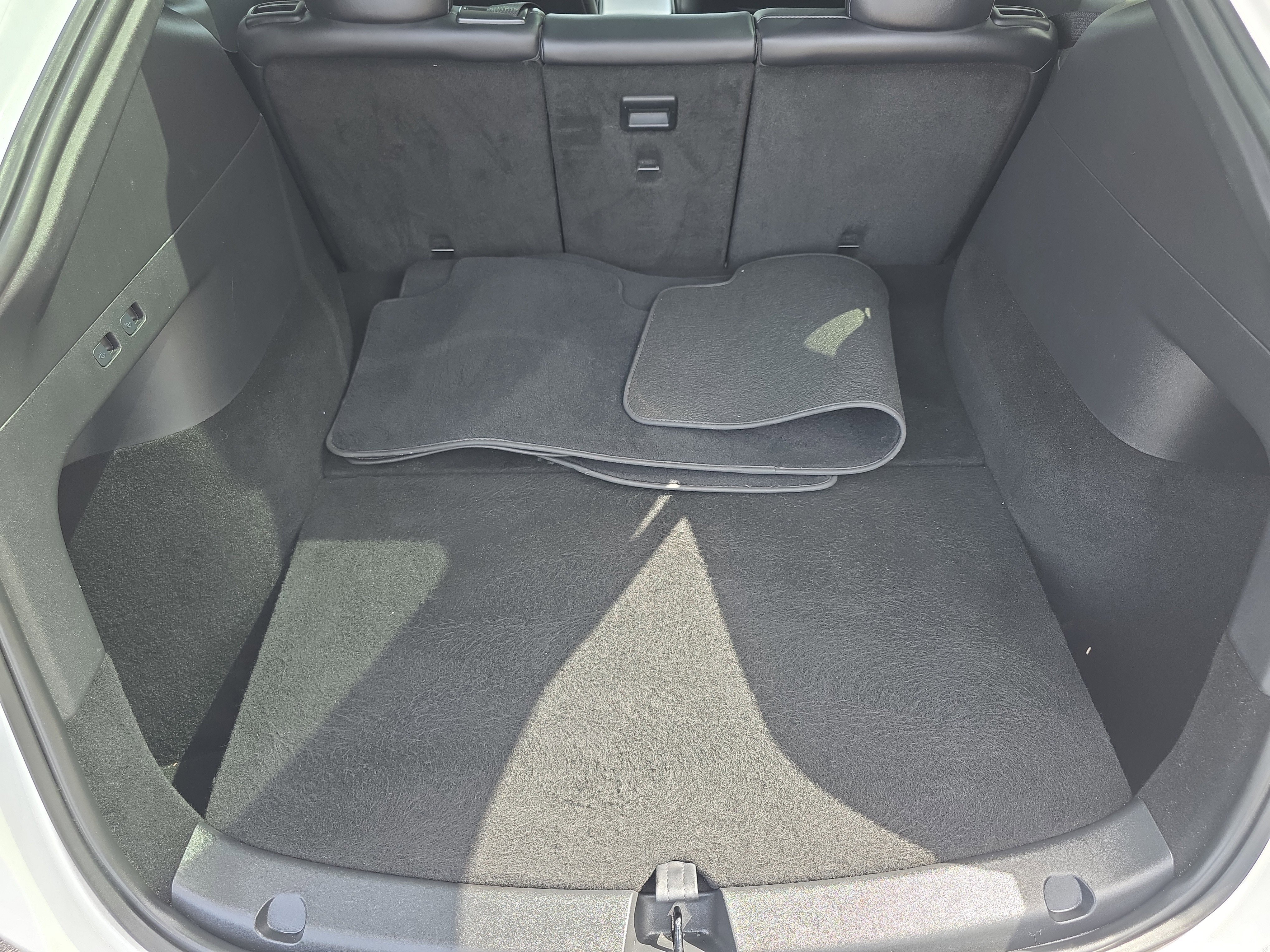 Used 2020 Tesla Model Y Long Range image 11