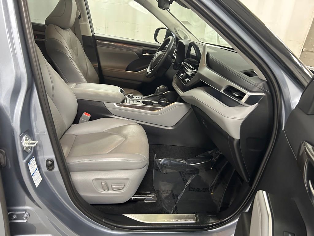Used 2021 Toyota Highlander Platinum image 14
