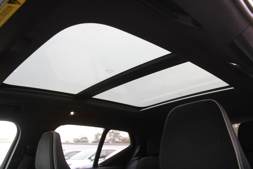 Used 2021 Volvo XC40 T5 R-Design image 50