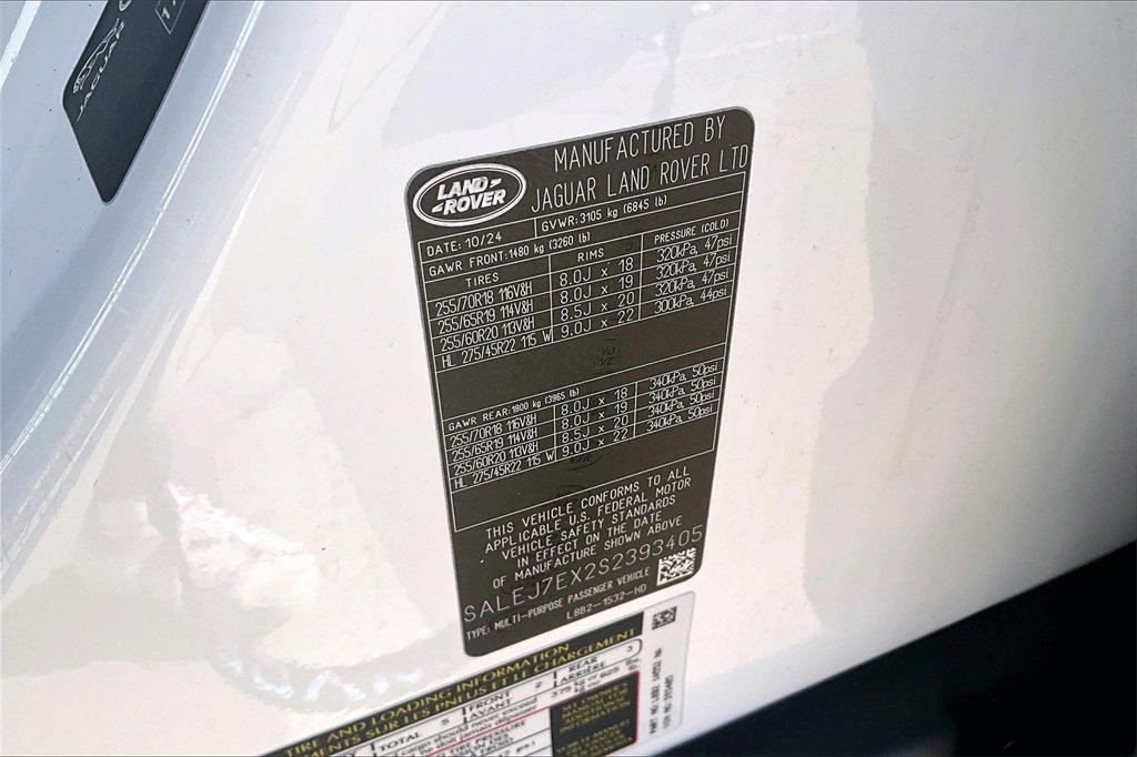 Used 2025 Land Rover Defender 110 S image 33