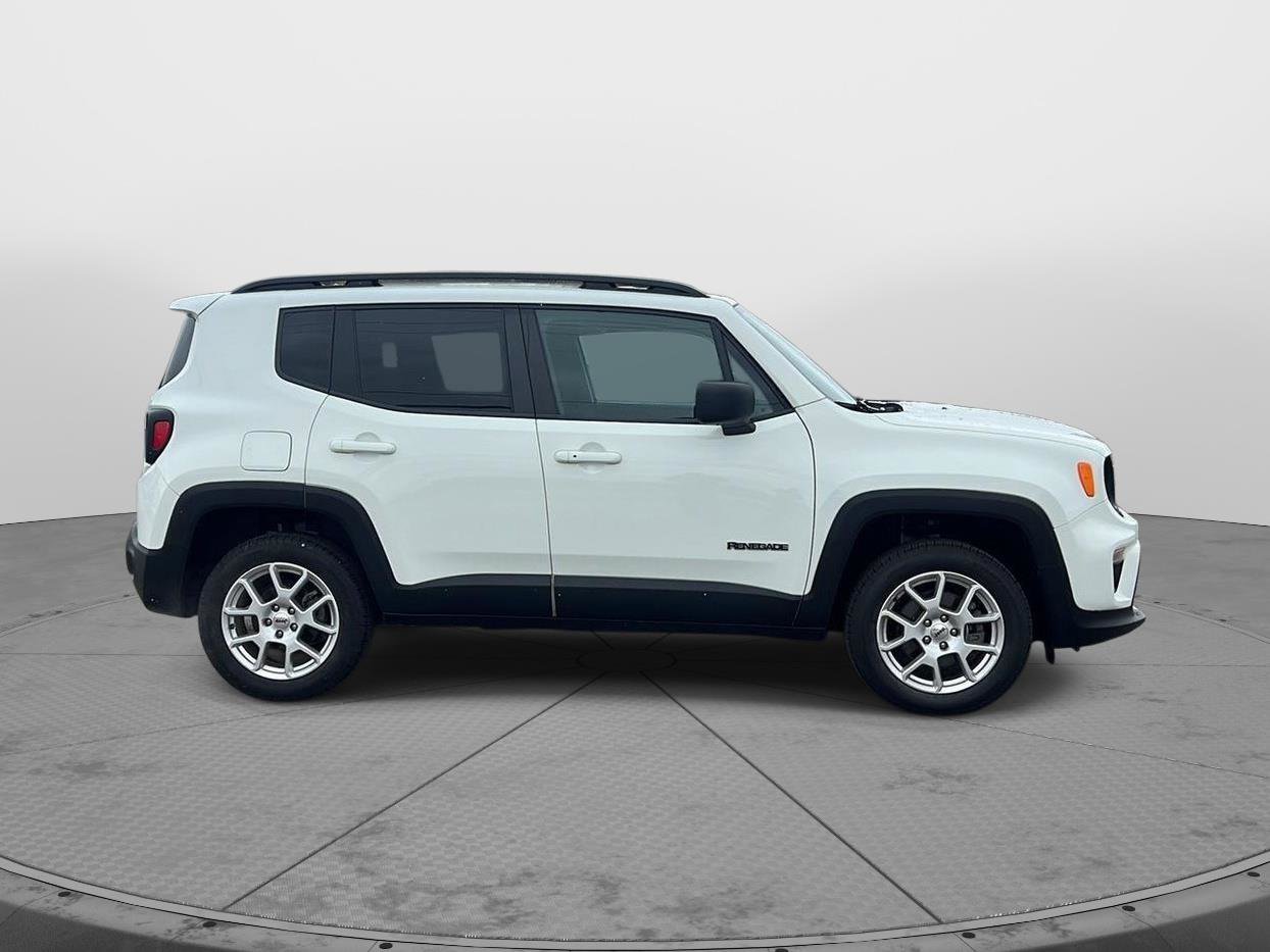 Used 2022 Jeep Renegade Latitude AWD/4WD image 4