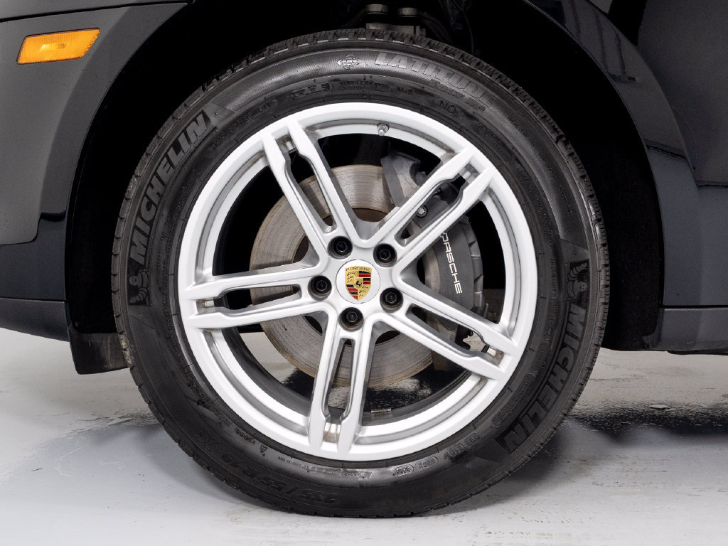 Certified 2026 Porsche Macan AWD/4WD image 15