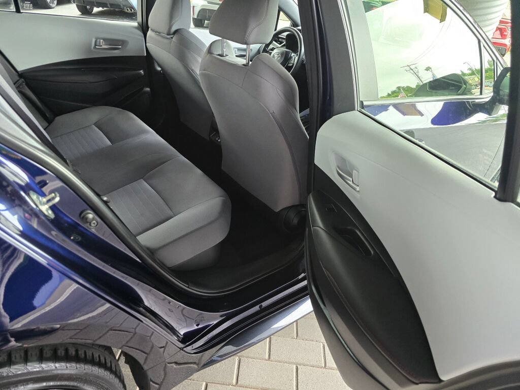 Used 2024 Toyota Corolla SE w/ SE Package FWD image 13