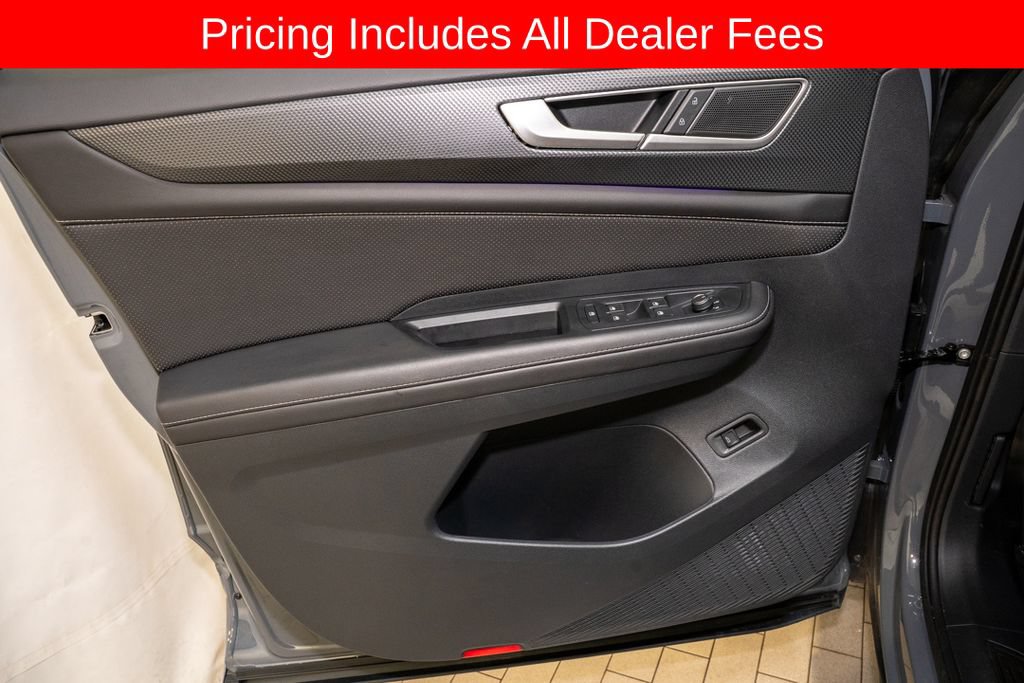 Used 2025 Volkswagen Atlas Cross Sport SEL R-Line AWD/4WD image 14