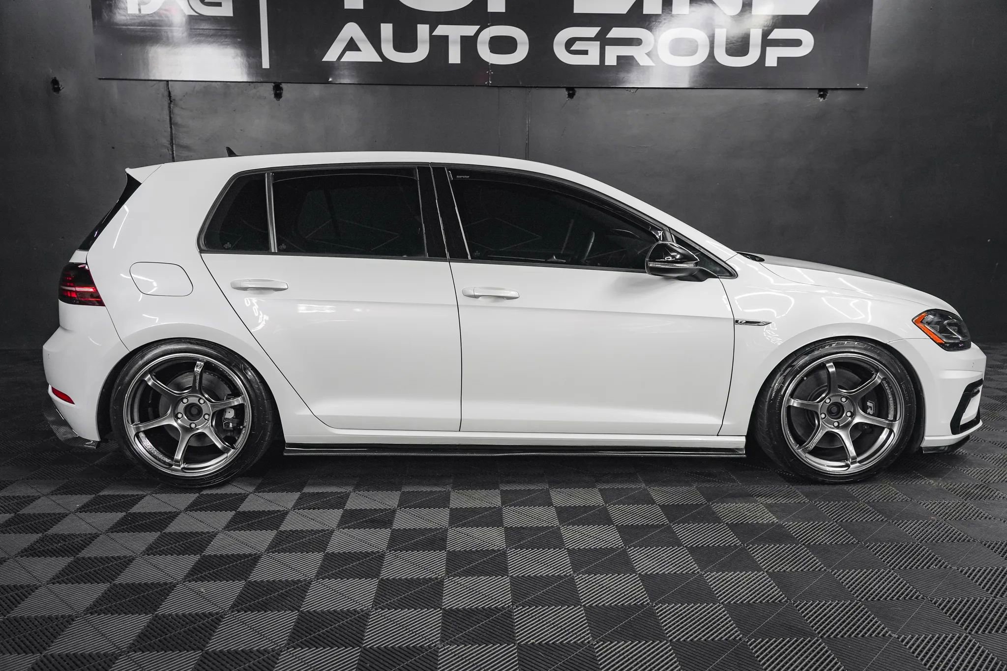Used 2018 Volkswagen Golf R 4-Door image 22