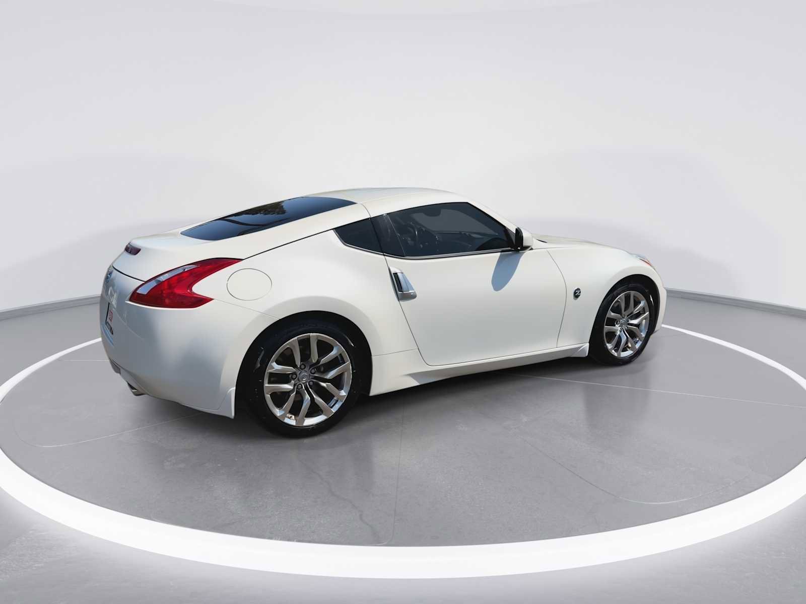 Used 2014 Nissan 370Z Coupe RWD image 8
