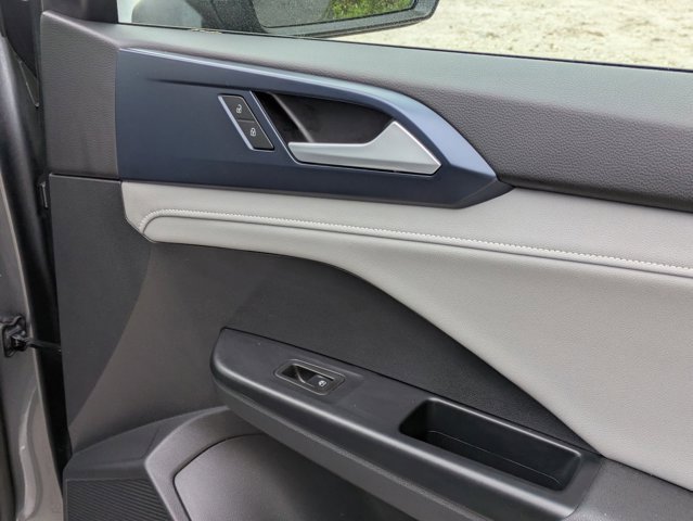 Used 2024 Volkswagen Taos SE image 28