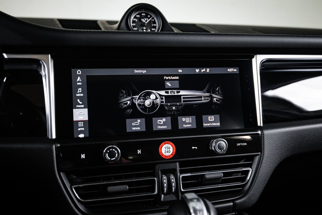Certified 2023 Porsche Macan Turbo AWD/4WD image 18