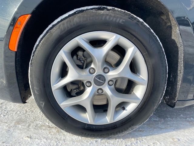 Used 2019 Chrysler Pacifica Limited image 24