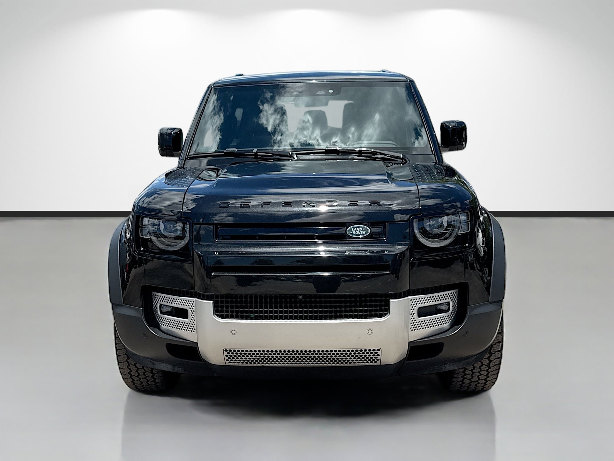 Certified 2025 Land Rover Defender 90 S AWD/4WD image 8