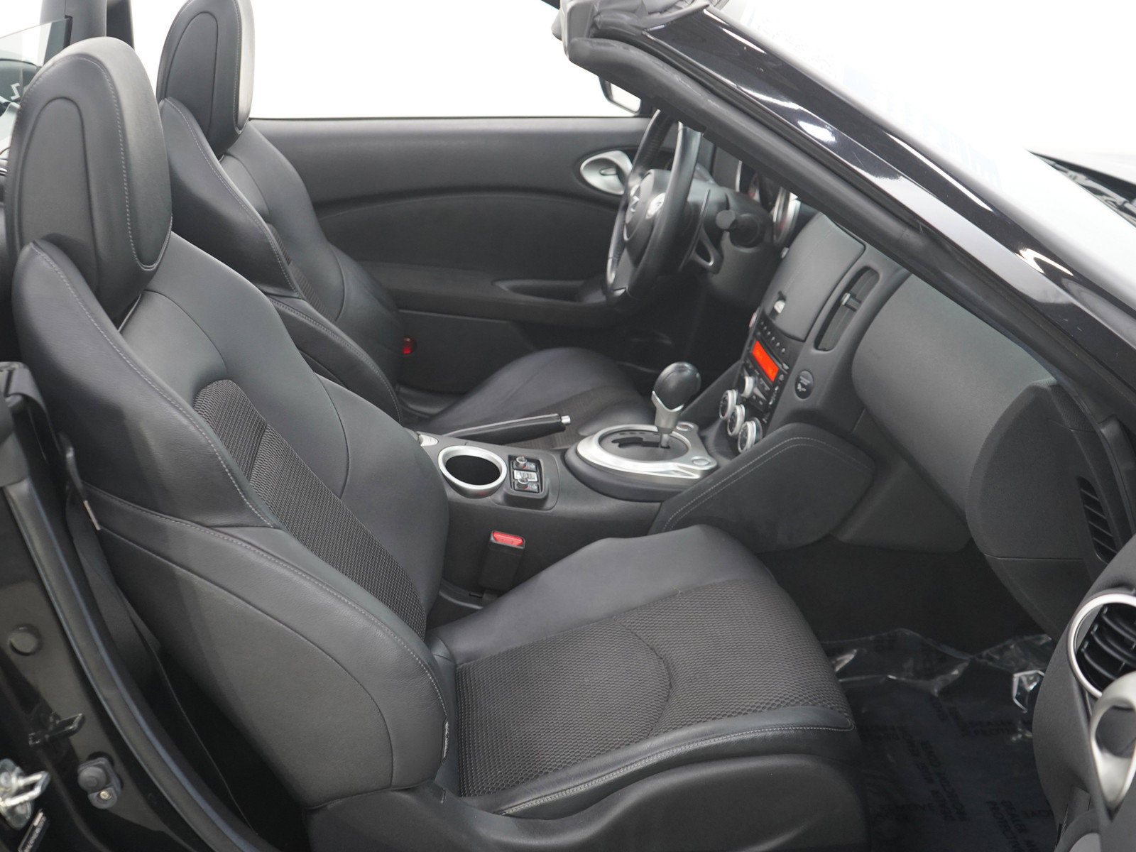 Used 2014 Nissan 370Z Touring w/ Sport Package RWD image 12