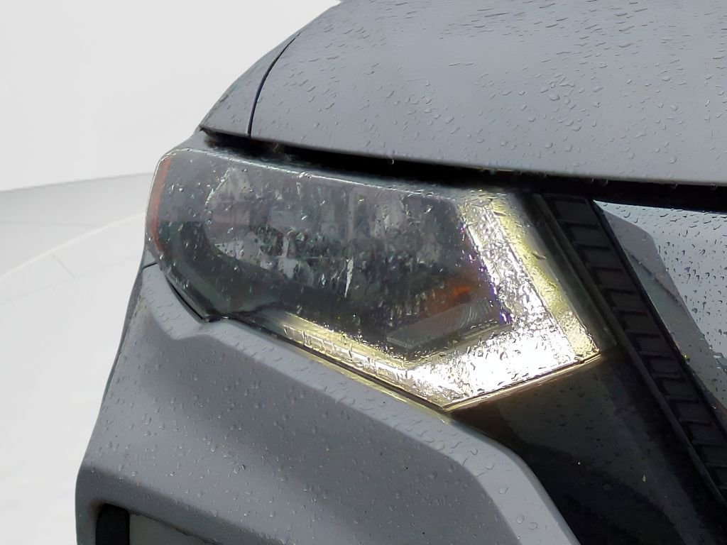 Used 2019 Nissan Rogue SV image 10