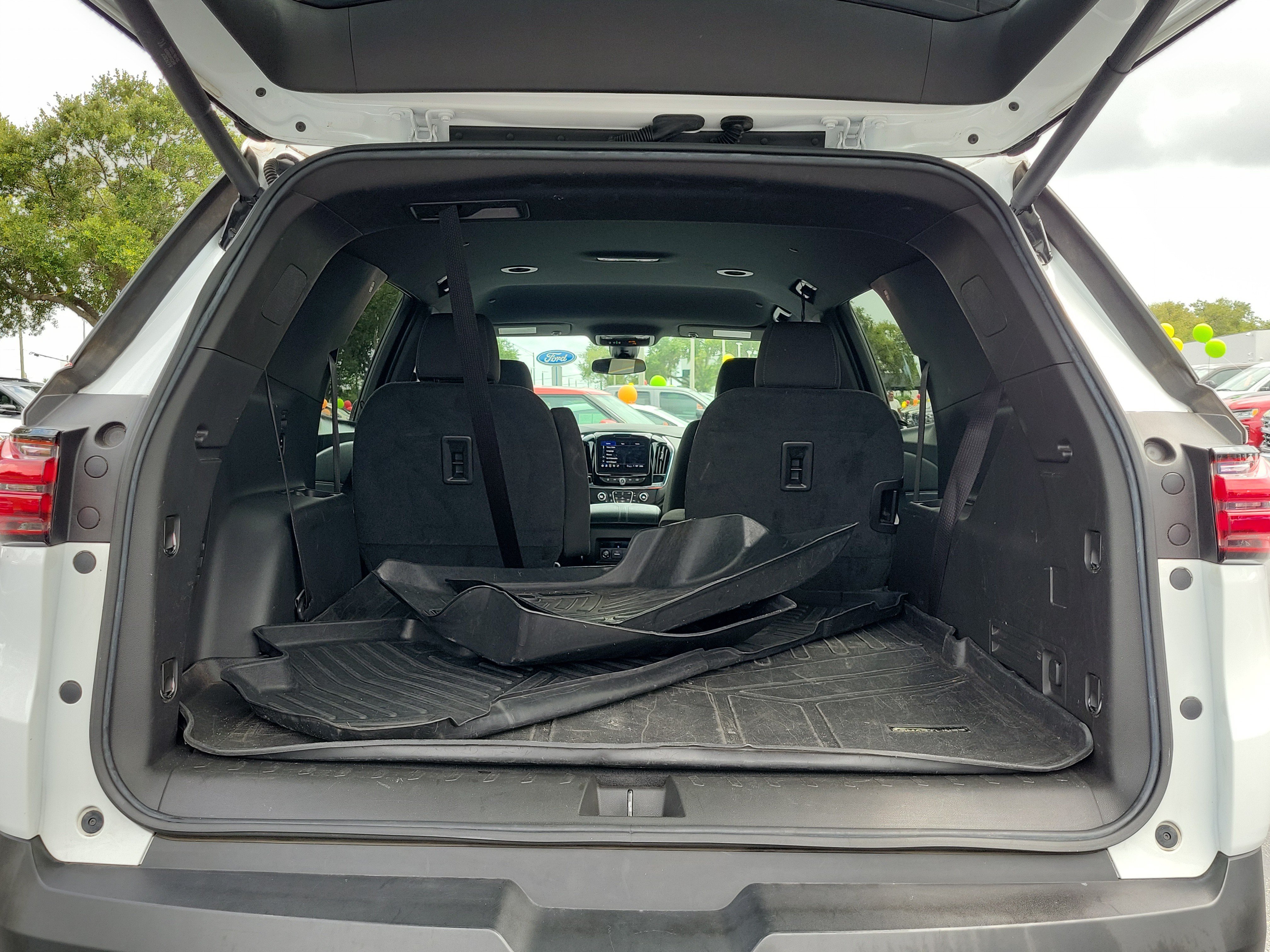 Used 2023 Chevrolet Traverse LT FWD image 10