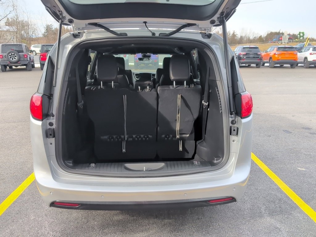 New 2026 Chrysler Voyager LX image 13