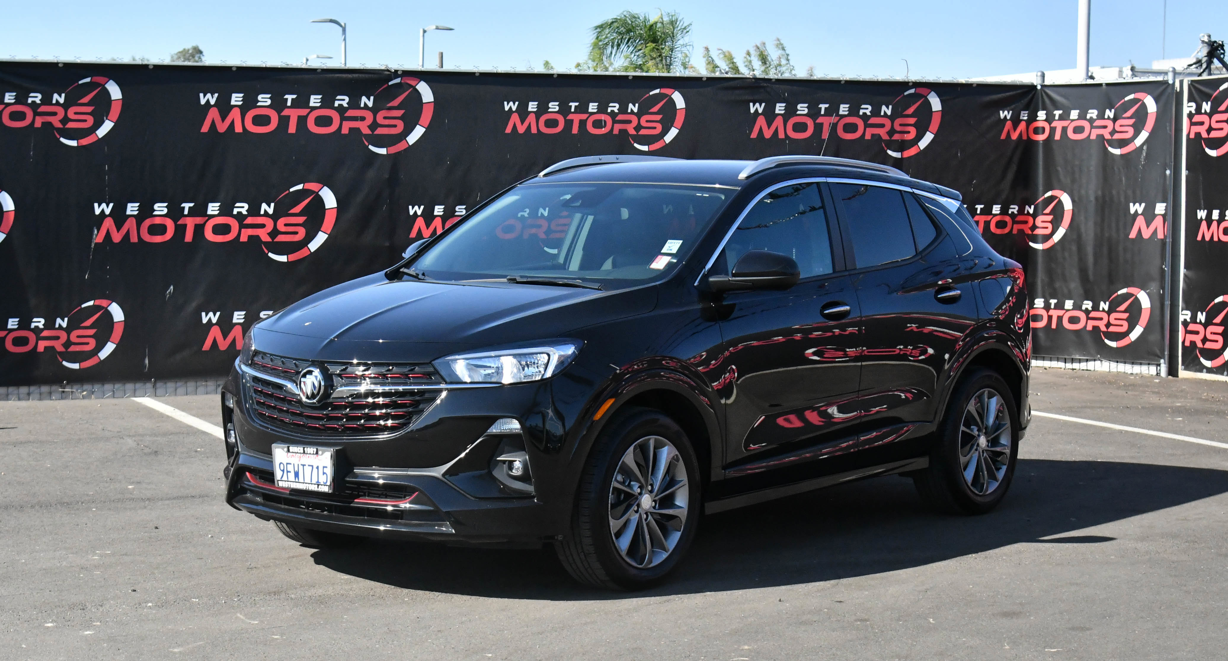 Used 2023 Buick Encore GX Select w/ Sport Touring Package image 3