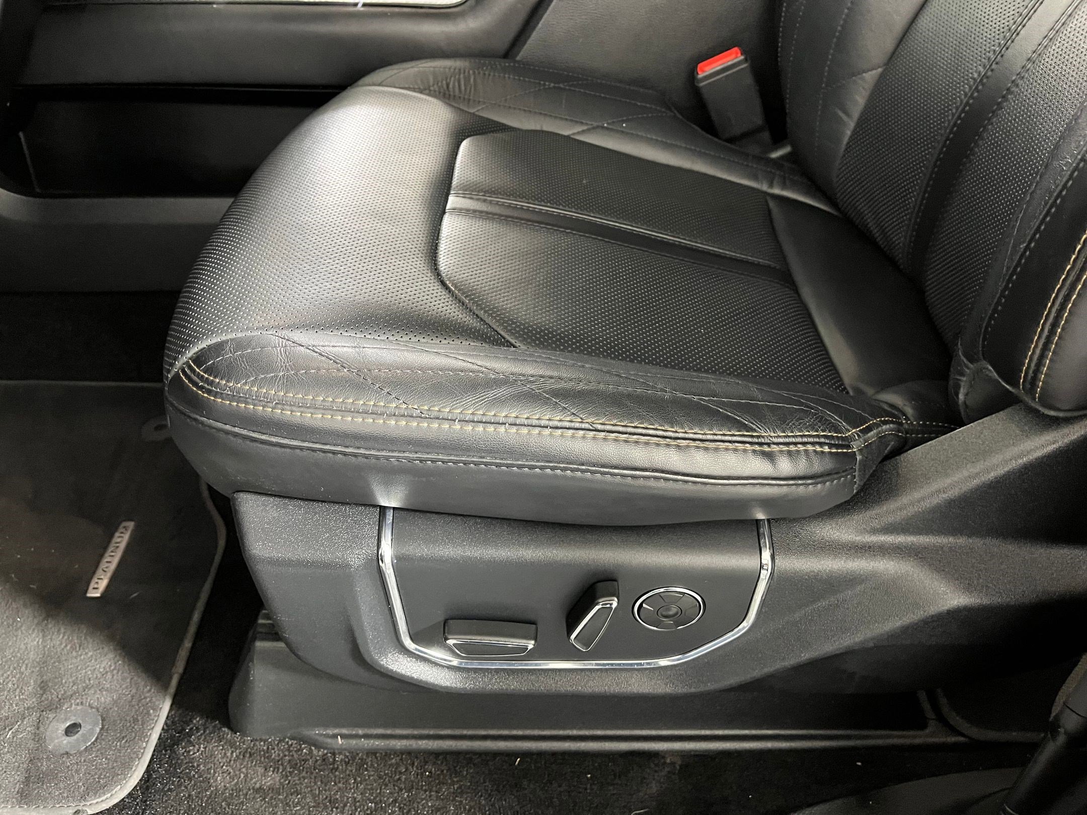 Used 2020 Ford Expedition Platinum image 11