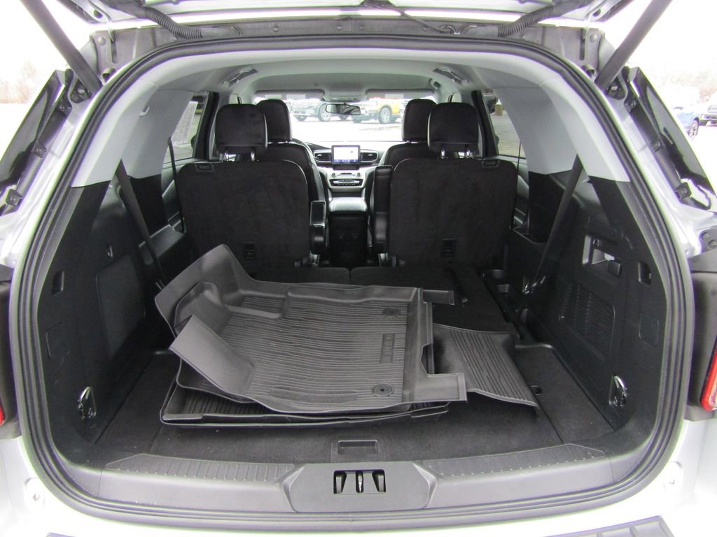 Used 2024 Ford Explorer XLT w/ Equipment Group 202A AWD/4WD image 6