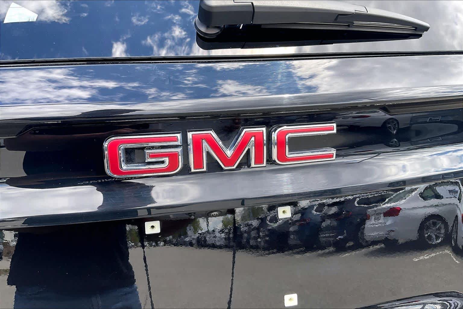 Used 2025 GMC Acadia Elevation AWD/4WD image 31