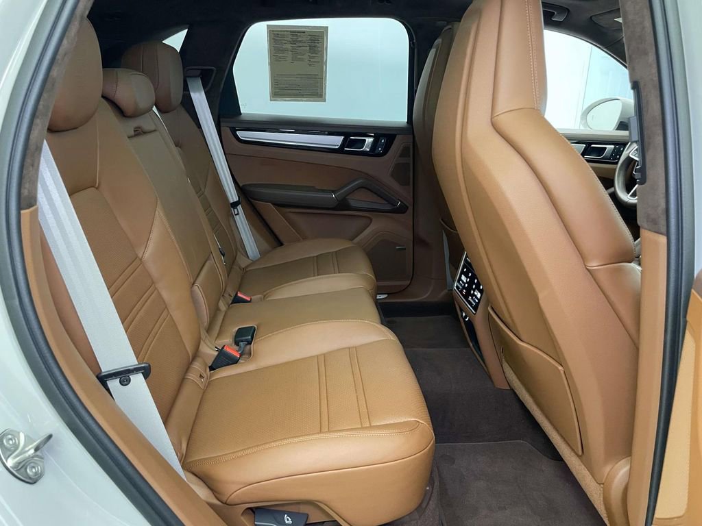 Certified 2023 Porsche Cayenne S Platinum AWD/4WD image 22
