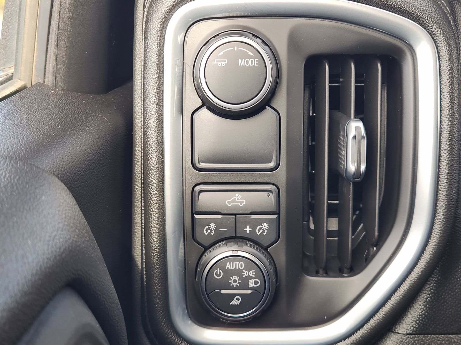 Used 2021 Chevrolet Silverado 1500 LT w/ Max Trailering Package image 22