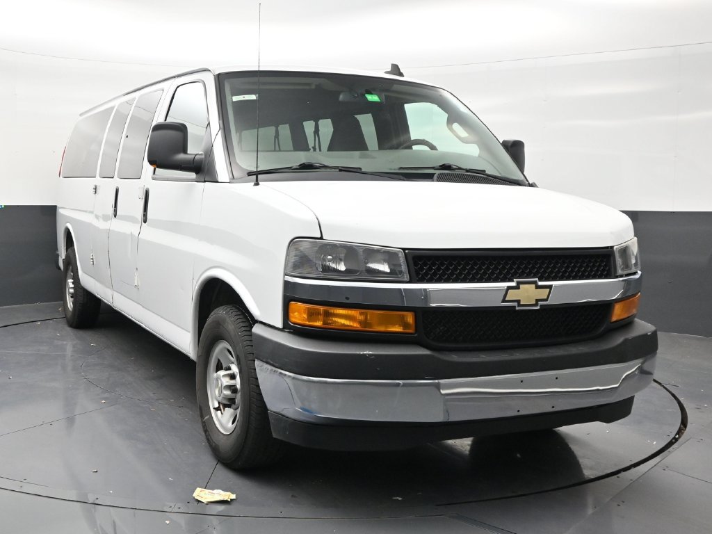 Used 2022 Chevrolet Express 3500 LS w/ Chrome Appearance Package RWD image 7