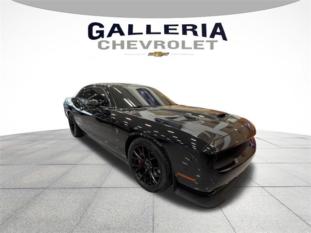 Used 2016 Dodge Challenger SRT Hellcat image 2