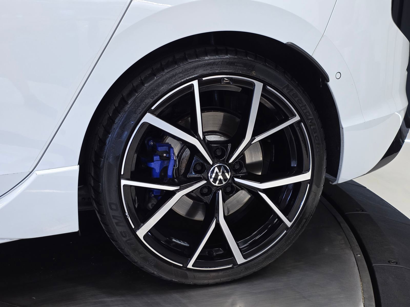 Used 2022 Volkswagen Golf R image 42