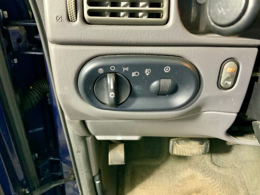 Used 2005 Ford Explorer XLT AWD/4WD image 15