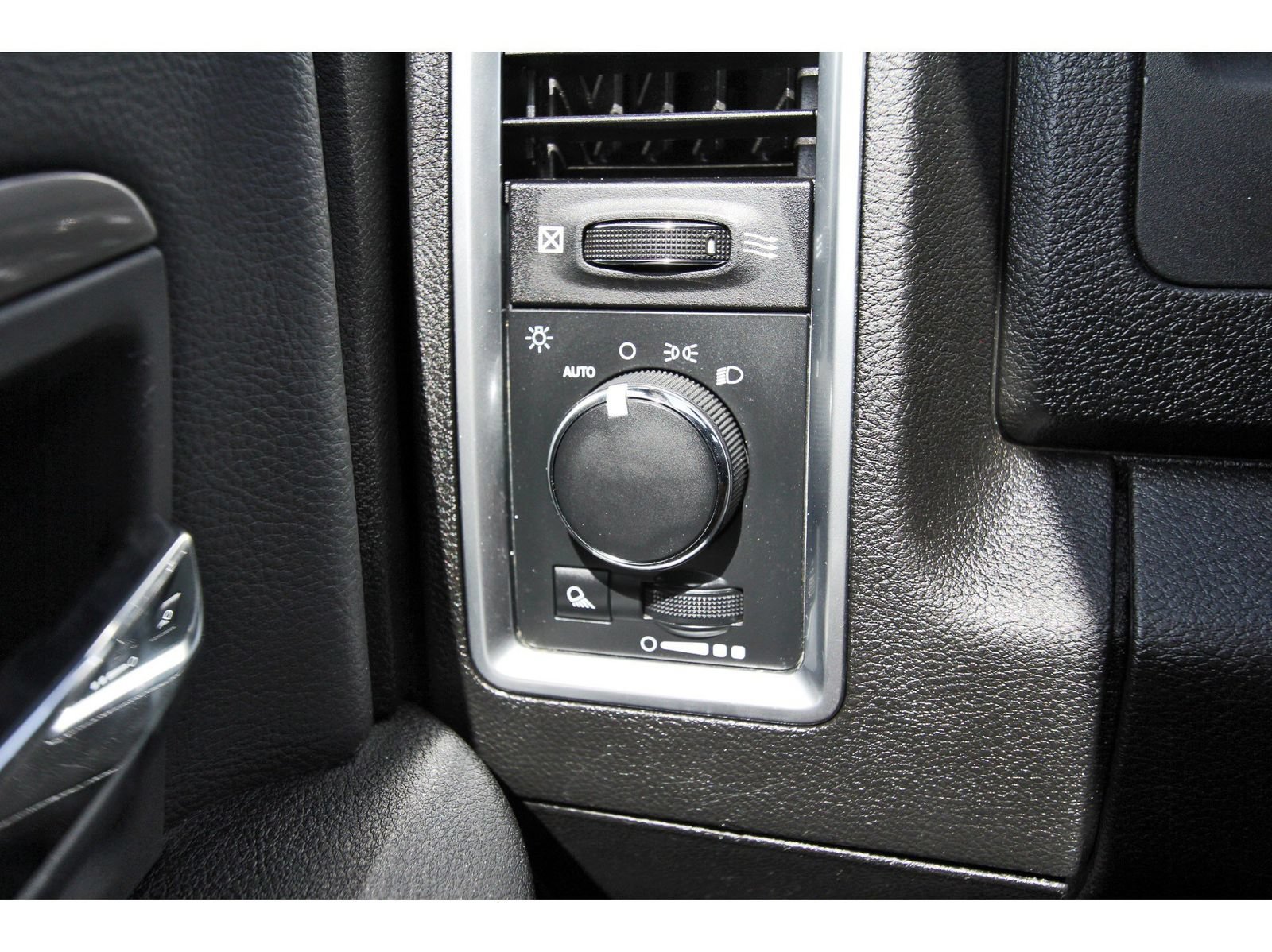 Used 2023 RAM 1500 Classic SLT w/ Electronics Group AWD/4WD image 18