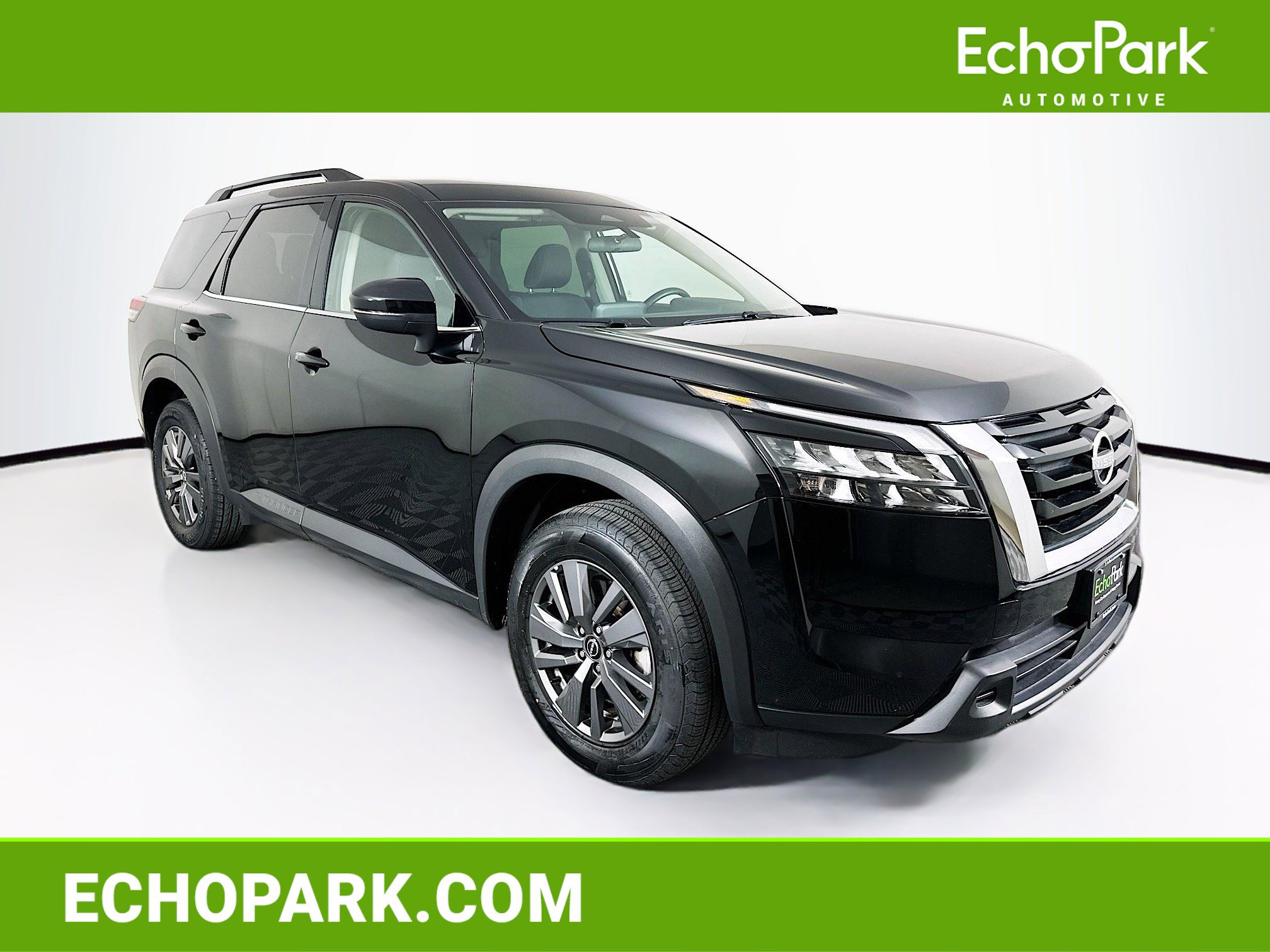 Used 2025 Nissan Pathfinder SV image 1