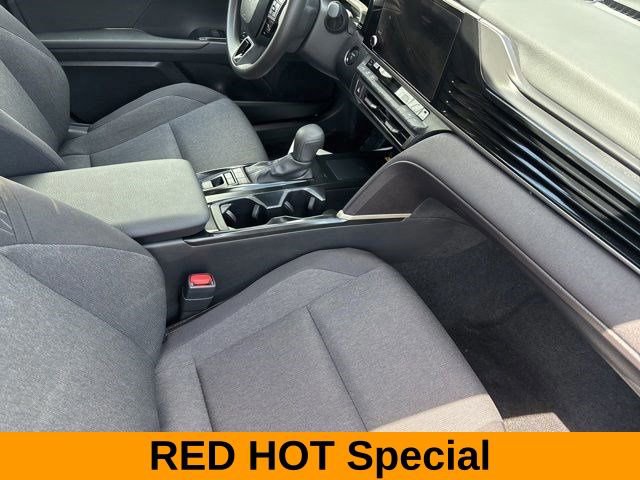 Used 2025 Toyota Camry LE image 39