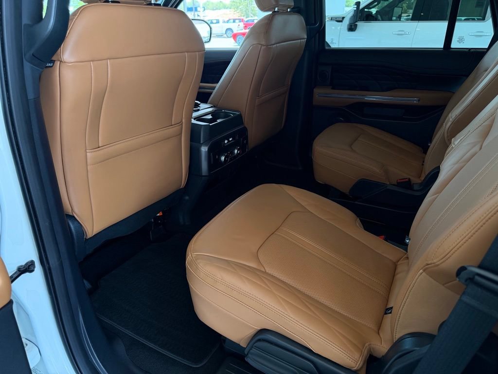 Used 2024 Ford Expedition Platinum AWD/4WD image 16