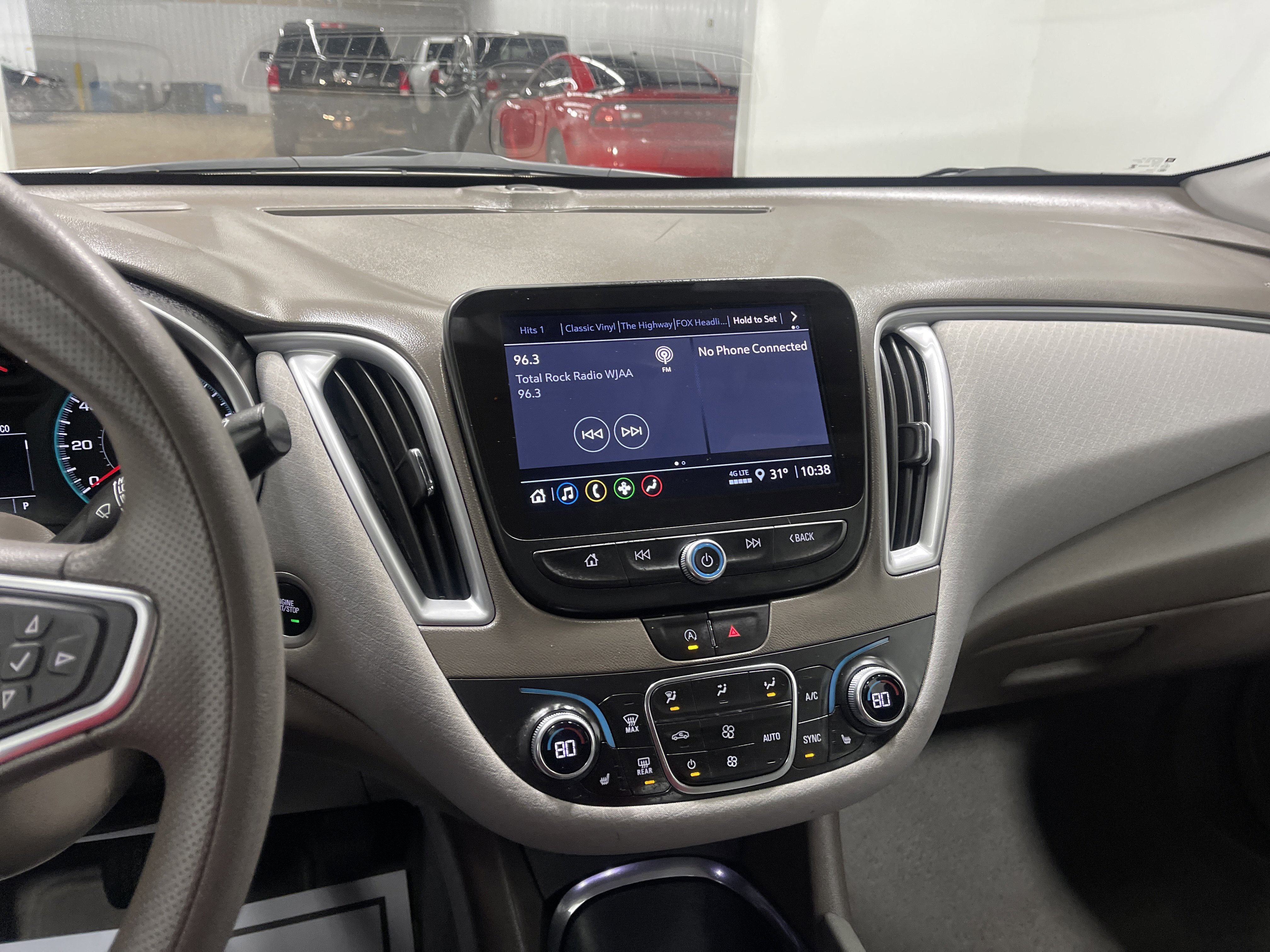 Used 2025 Chevrolet Malibu LT image 29