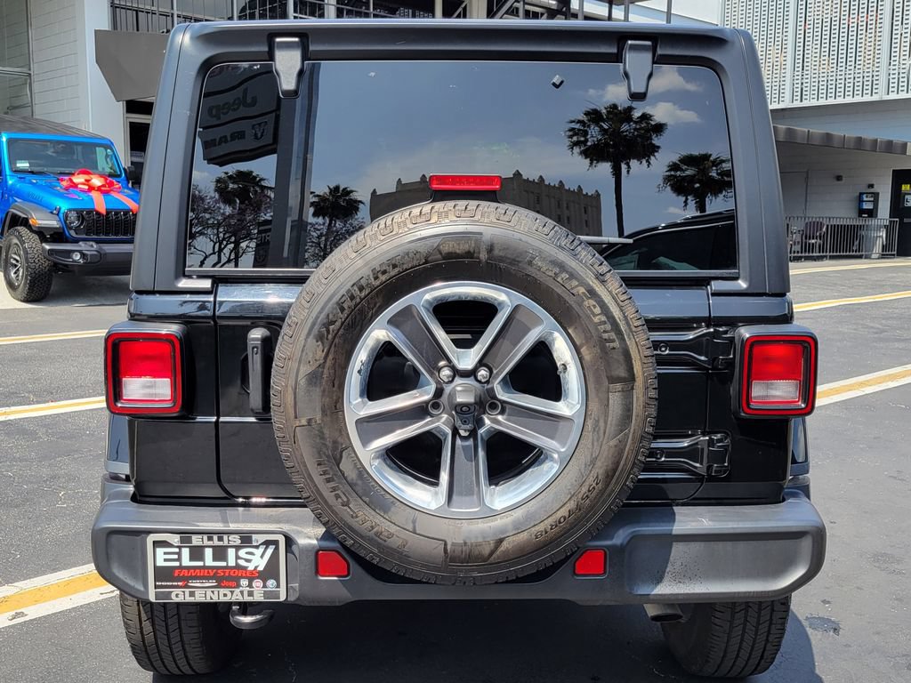 Used 2022 Jeep Wrangler Unlimited Sahara w/ Cold Weather Group AWD/4WD image 31
