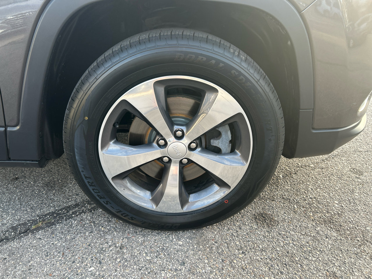 Used 2019 Jeep Cherokee Limited image 28