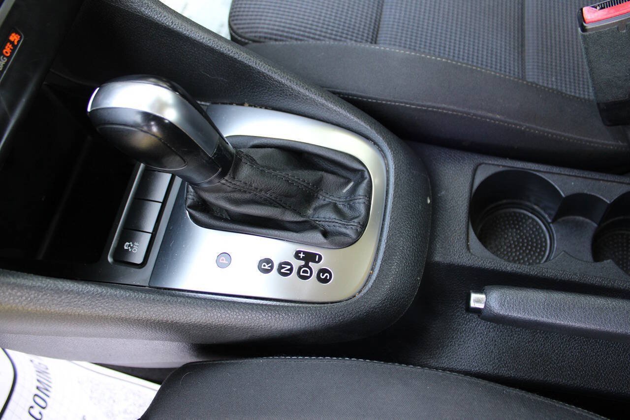 Used 2011 Volkswagen Golf 4-Door FWD image 24
