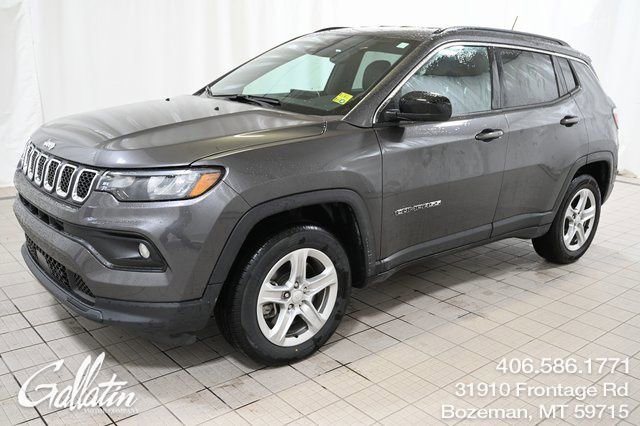 Used 2024 Jeep Compass Latitude image 1