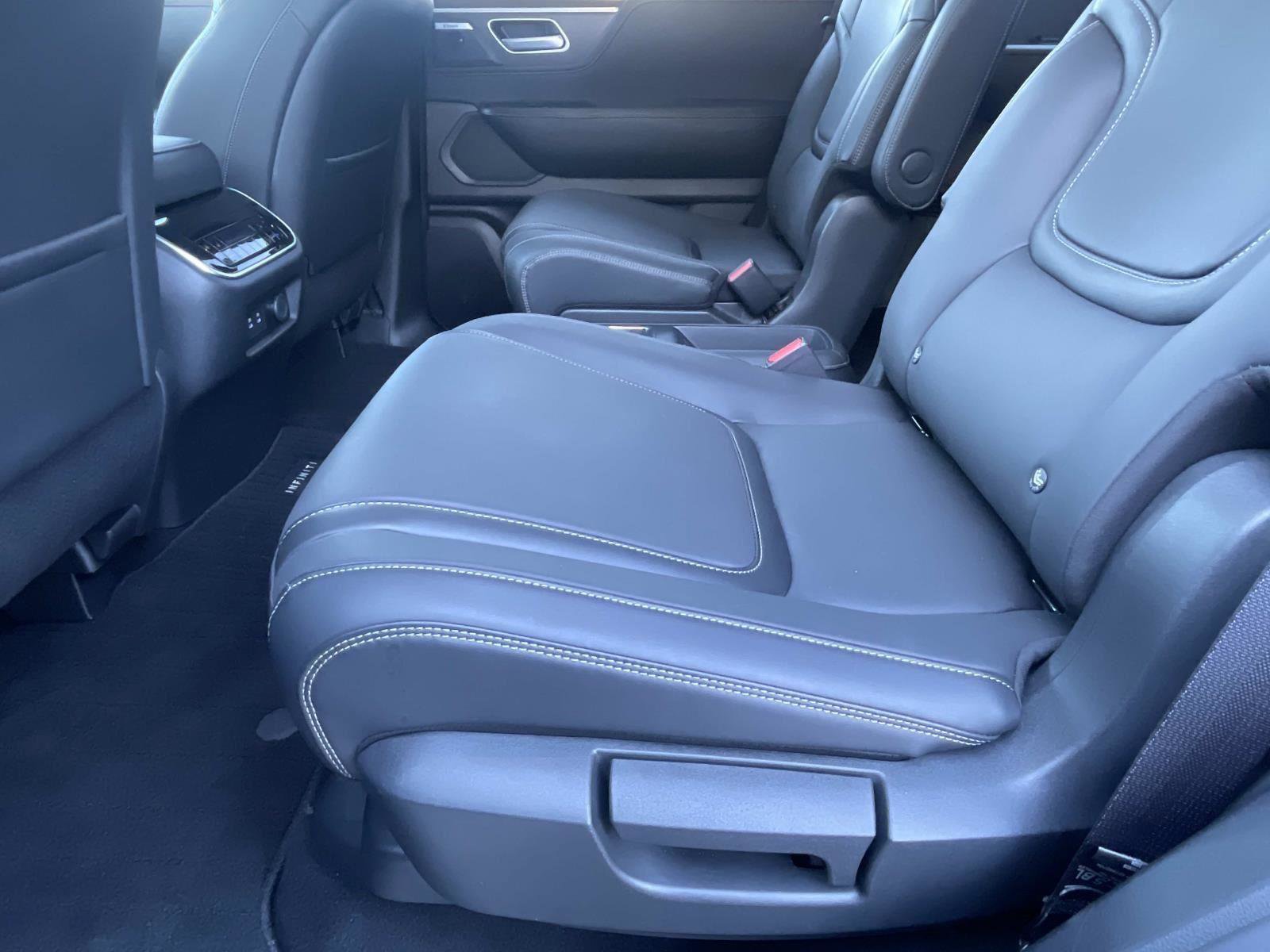 Certified 2025 INFINITI QX80 Pure image 12