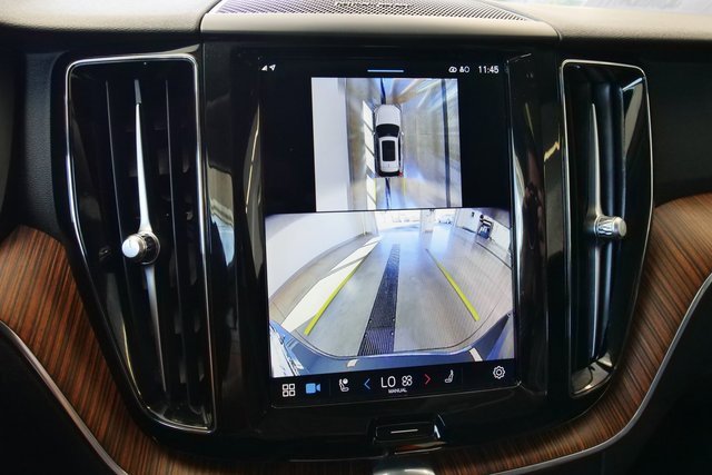 Used 2024 Volvo XC60 B5 Plus image 21