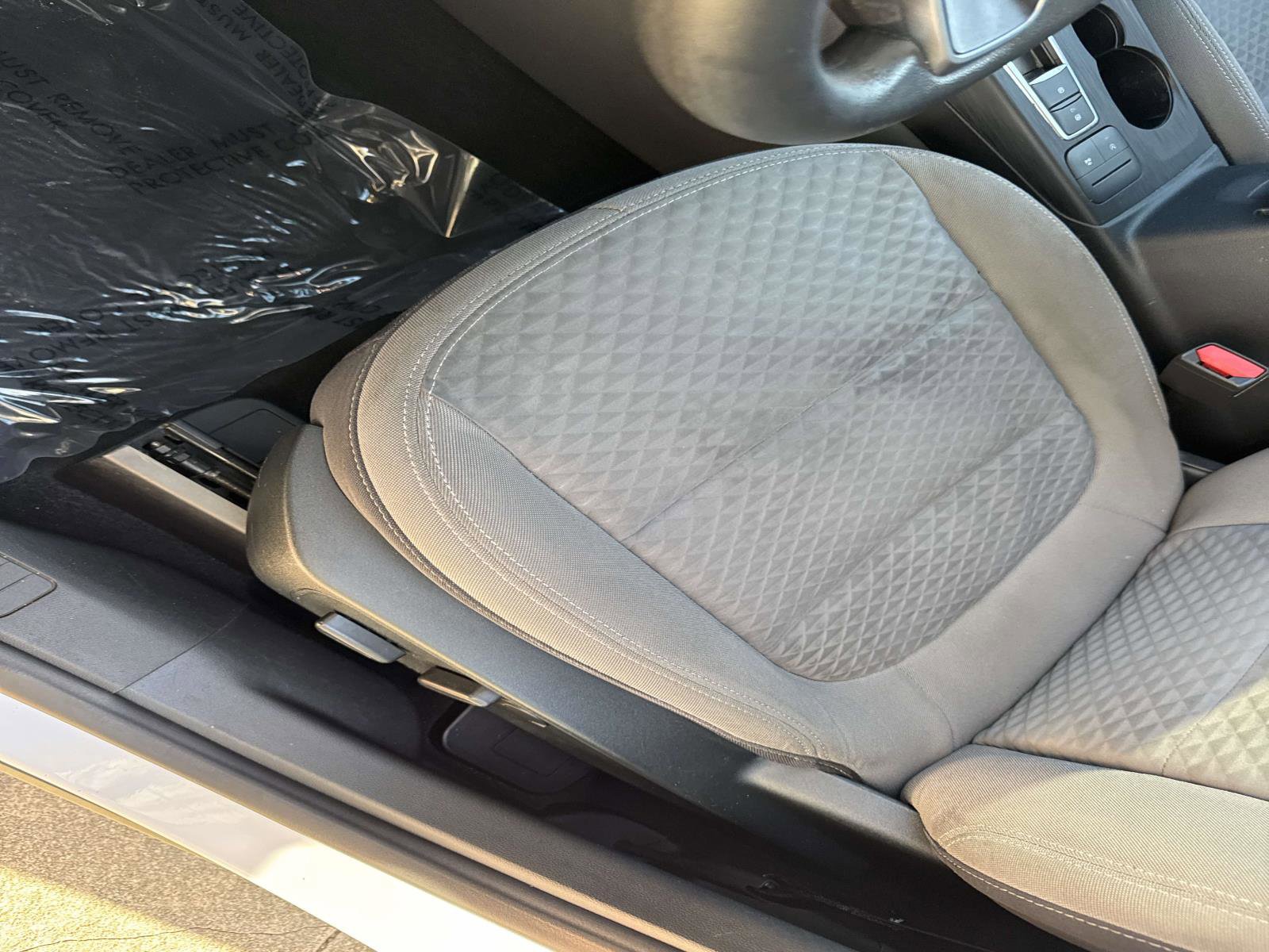 Used 2020 Ford Escape SE image 19