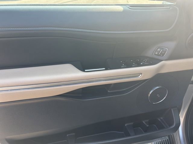 Used 2024 Ford Expedition Limited image 23