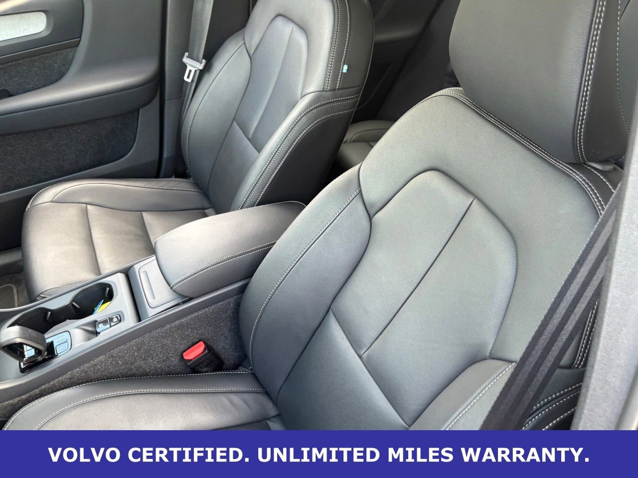 Certified 2025 Volvo XC40 B5 Core image 28