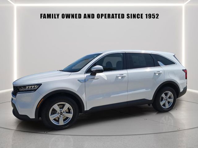 Used 2022 Kia Sorento LX image 1