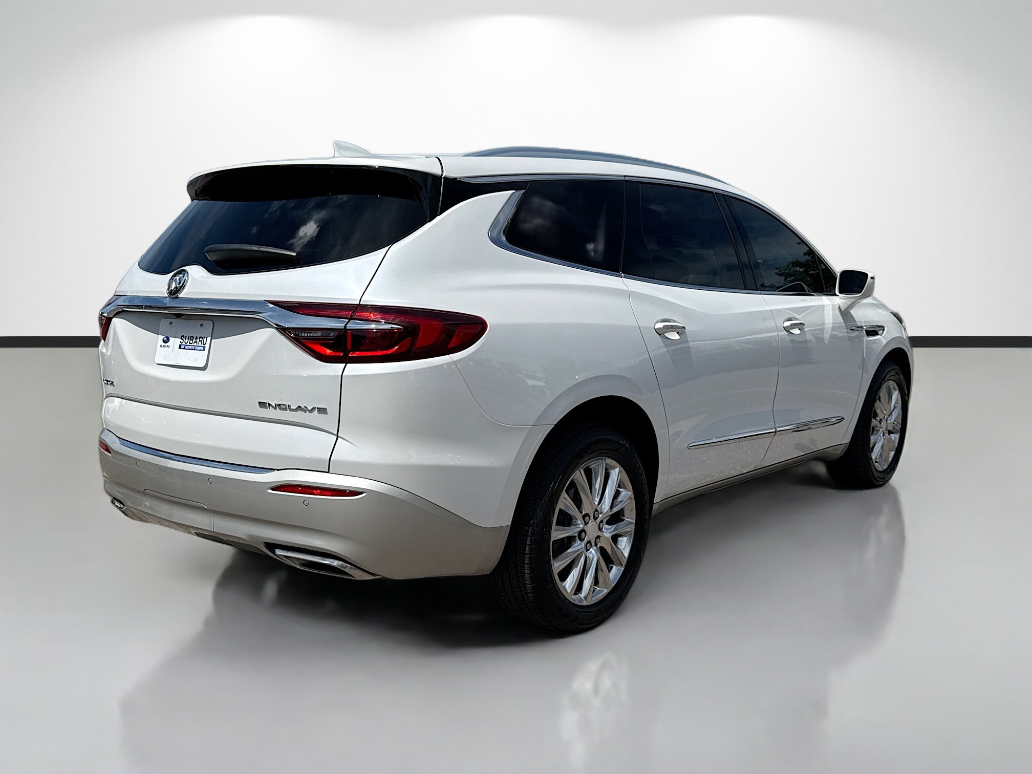 Used 2018 Buick Enclave Premium w/ Experience Buick Package FWD image 3